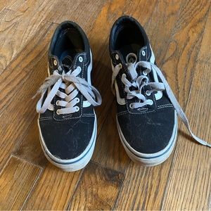 EUC Vans Off The Wall canvas sneakers